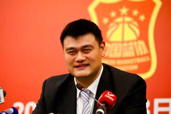  中国篮协现任主席是谁？